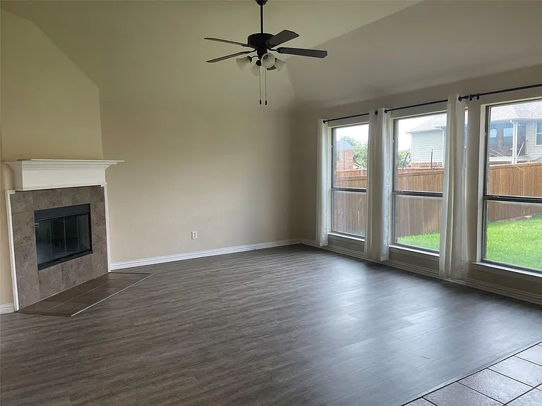 421 Brighton St — Photo 9