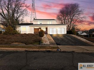 2 Wilmot Rd, Sayreville, NJ 08872