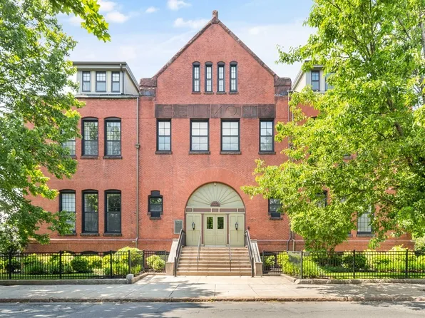 72 Ashland St APT 403, Malden, MA 02148