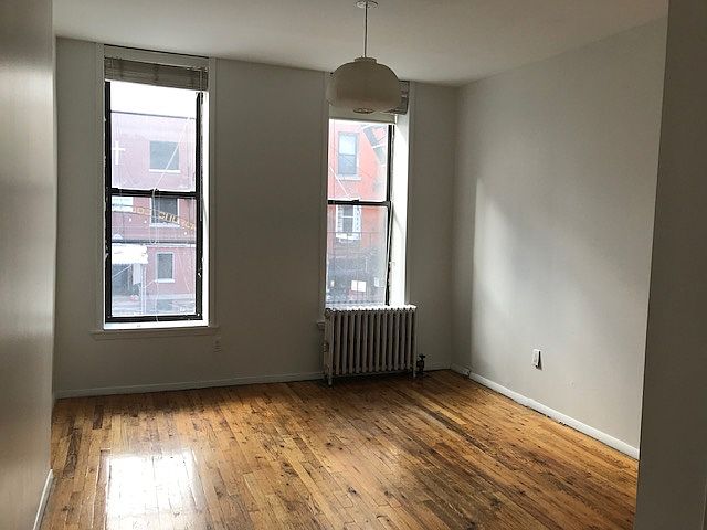 1st image of 110 Mulberry St APT 3