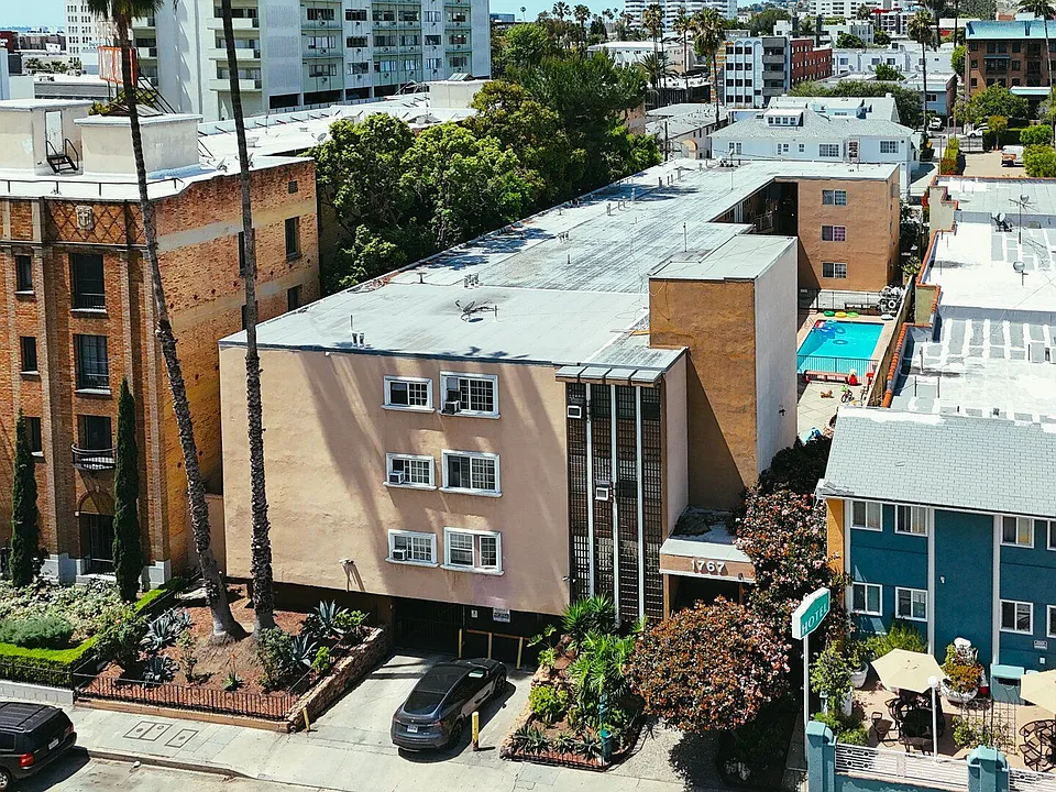 Hollywood & Highland Walkable Apartment Community