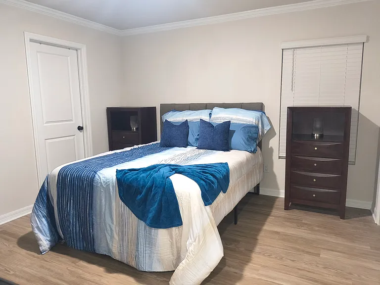 8 Unique Ct #B — Photo 28