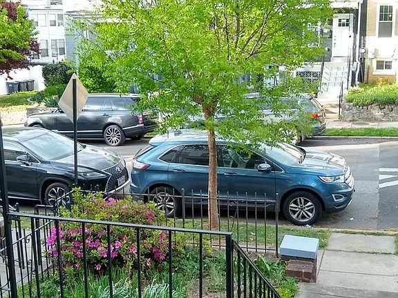 2nd image of 1121 Oates St NE