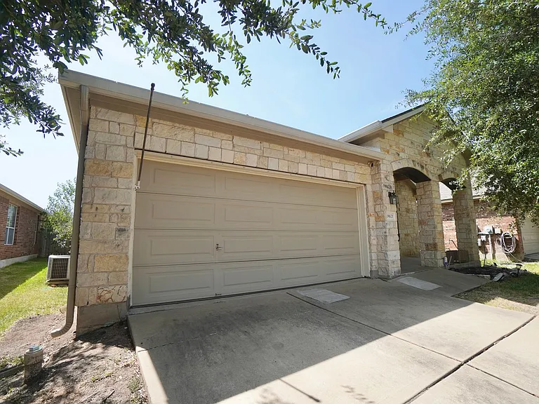 18621 Dry Pond Dr — Photo 2
