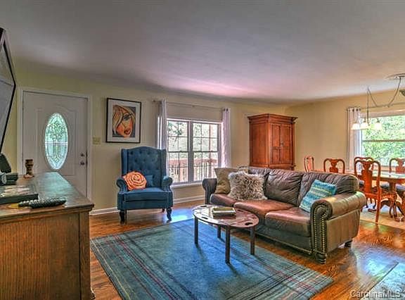 5th image of 504 Buena Vista Ln