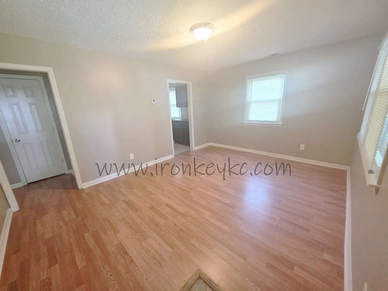 2 bed, 728 sqft, $1,250 — Photo 3