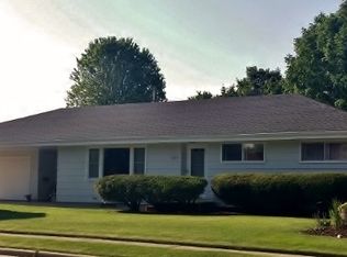 827 Visser Ave, Waupun, WI 53963
