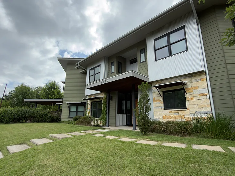 2117 Pershing Dr — Photo 36