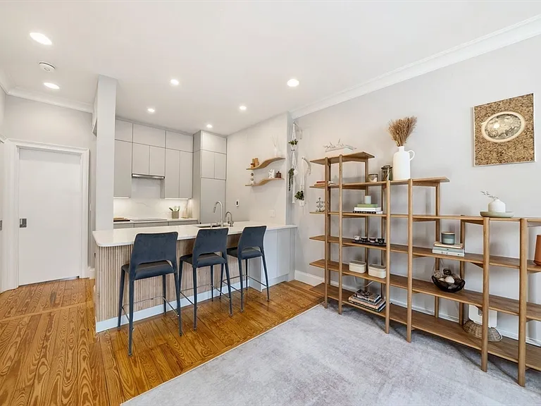 108 E Brookline St #2 — Photo 3