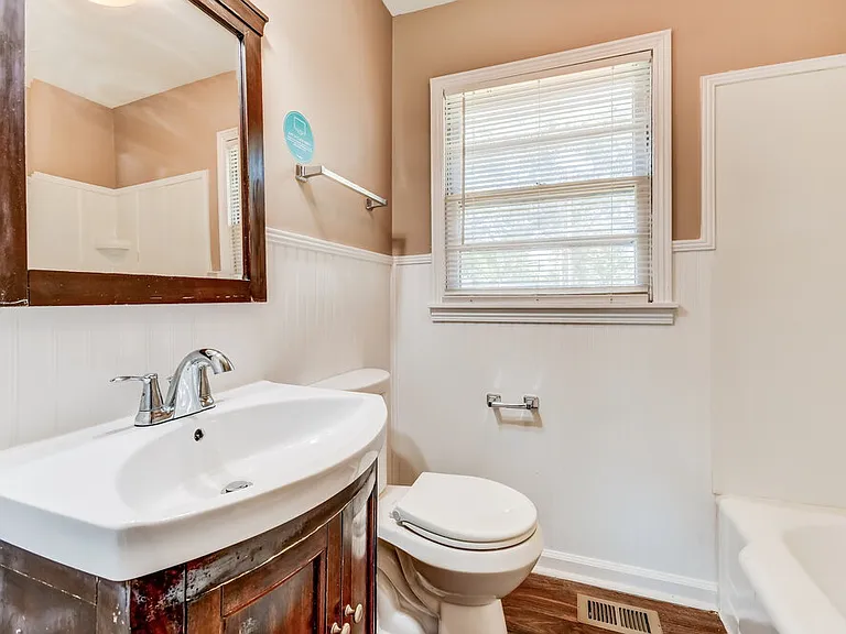 111 Meadowood Ave — Photo 15