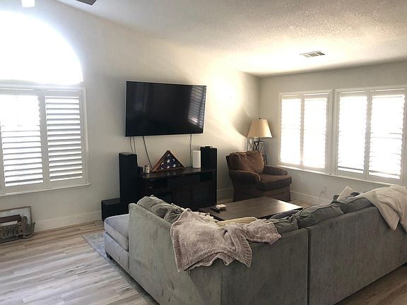 5th image of 107 Woodridge Cir