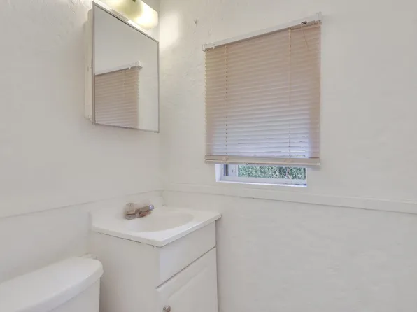 5013 Ogeechee Rd, Savannah, GA 31405