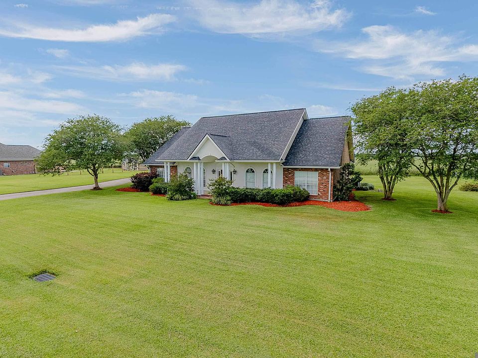 1st image of 212 Chateau Dr