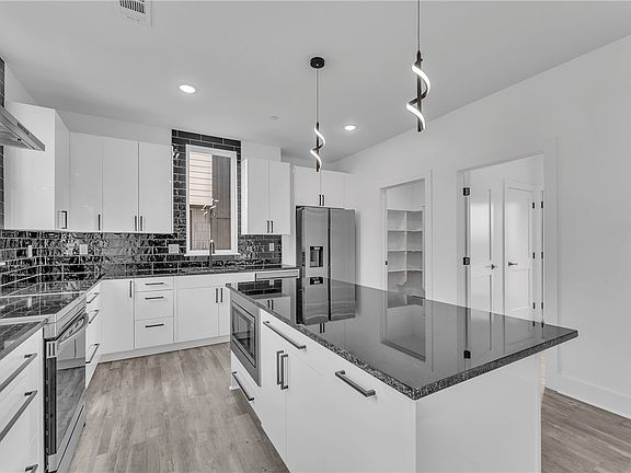 5th image of 2600 W Bonnie Ln