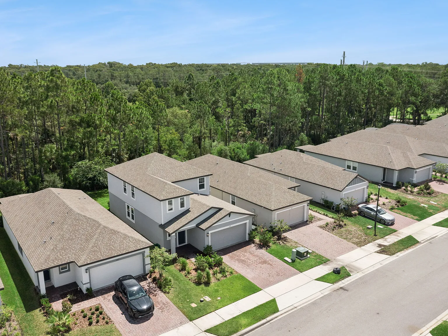 4 bed, 2.5 bath, 2168 sqft, $3,100 — Photo 3