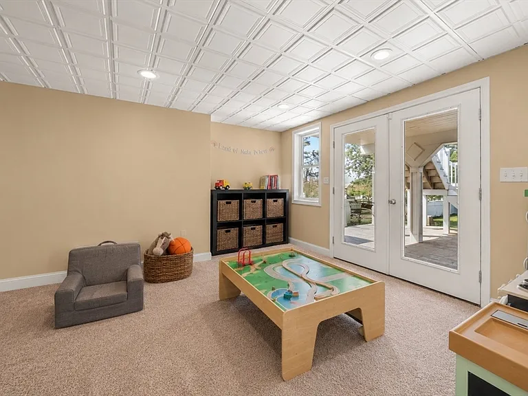 11 Kevin Ave — Photo 36