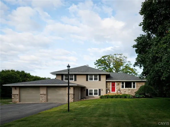 22415 Riverbend Dr E, Watertown, NY 13601