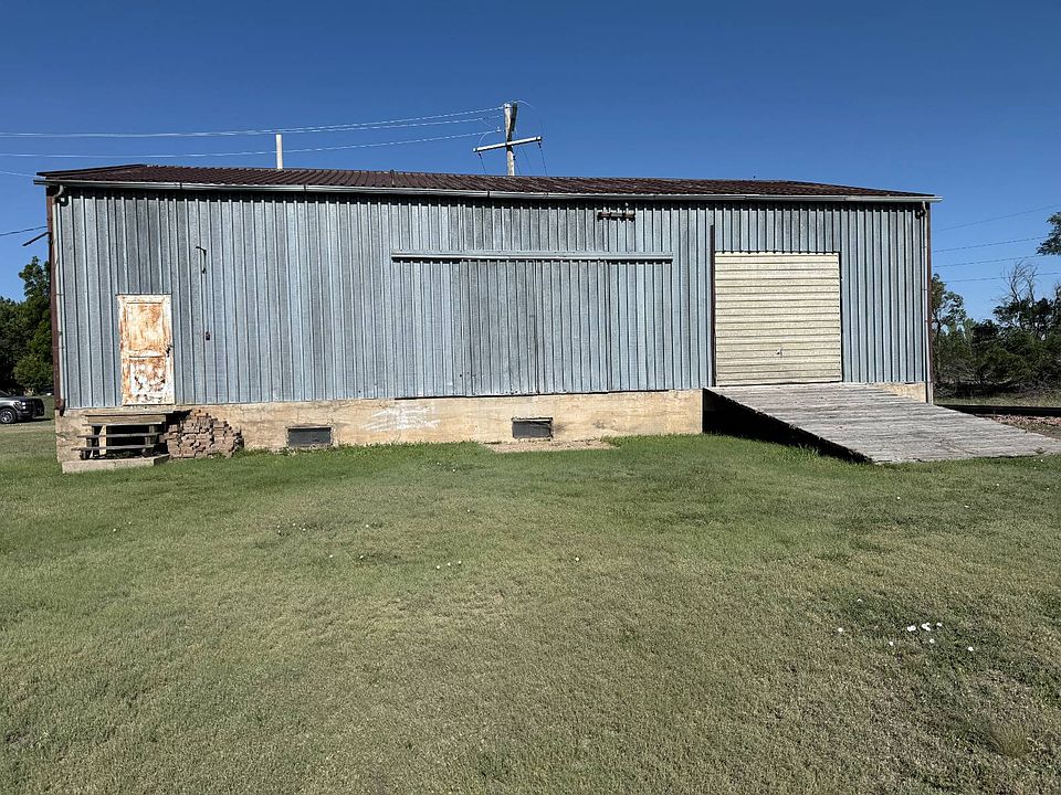 1st image of 375 W 8th St