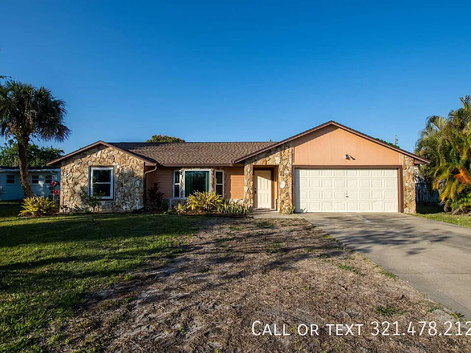 2409 Greenway Dr
