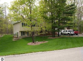 1534 Green Oak Dr, Interlochen, MI 49643
