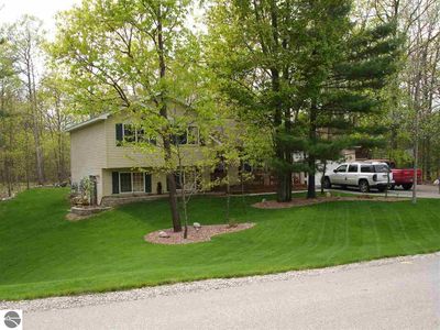 1534 Green Oak Dr, Interlochen, MI, 49643