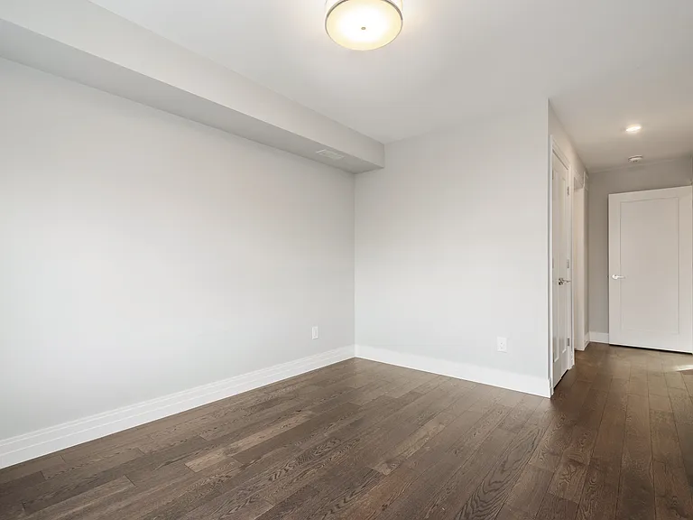 136 Willow St #BASEMENT — Photo 8