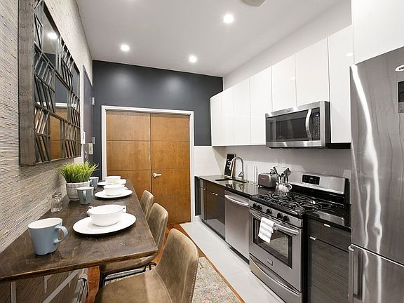 3rd image of 90 Starr St #2RR