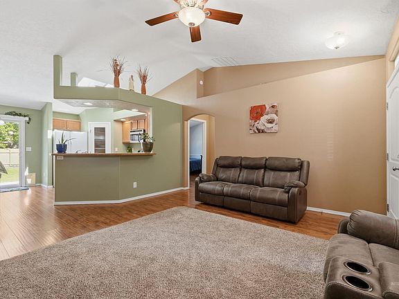 4th image of 16826 NE Yorkshire Ln