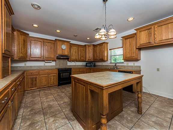 5th image of 134 Fountainbleau Dr