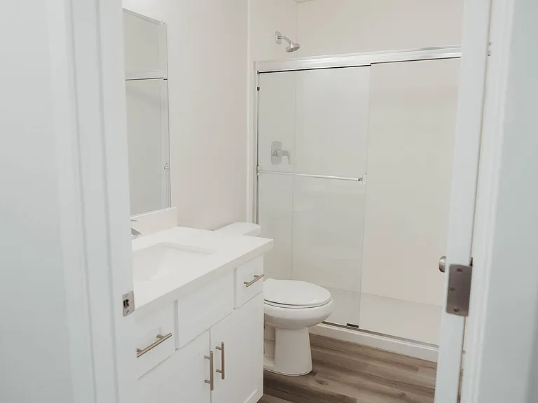 Beautifully Designed 3-bedroom 2-bathroom Home — Photo 21