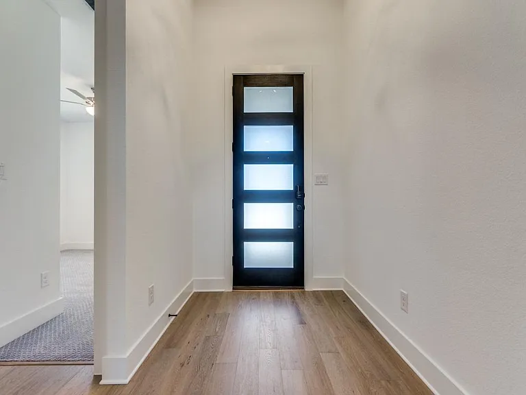 4421 Bandera Dr — Photo 2