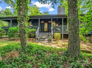 174 W Chippendale Dr, Mills River, NC 28759