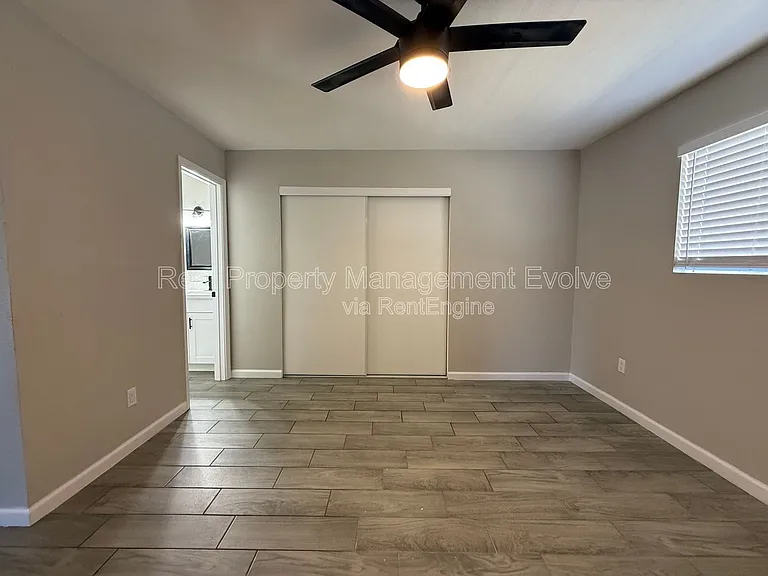 3302 W Loma Ln #3 — Photo 7