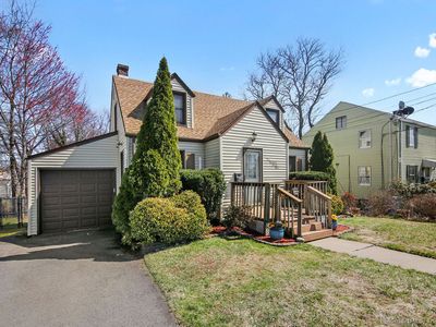 594 South Quaker Lane, West Hartford, CT, 06110
