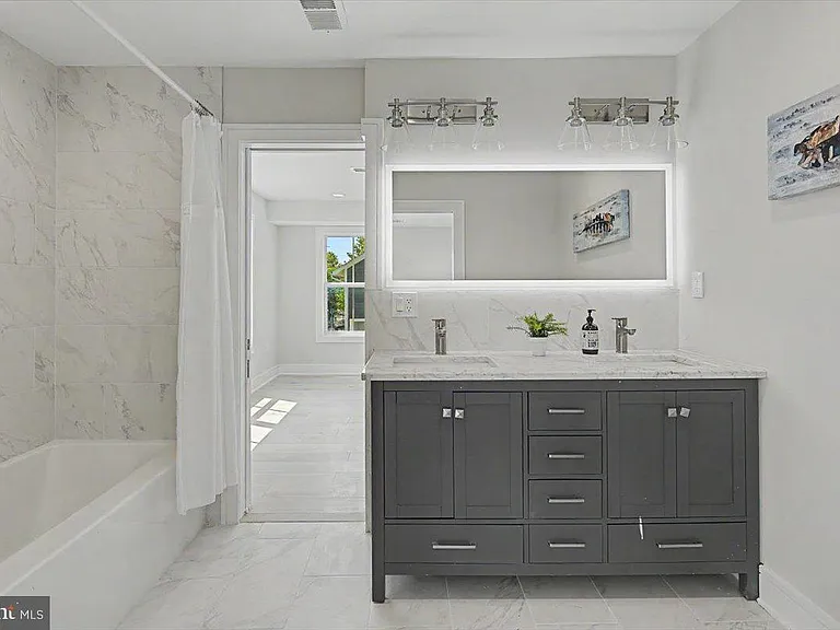 2902 Vista St NE — Photo 54