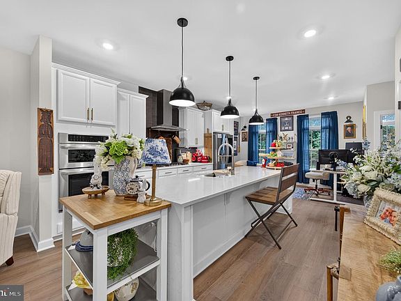 3rd image of 3722 McLean Ave