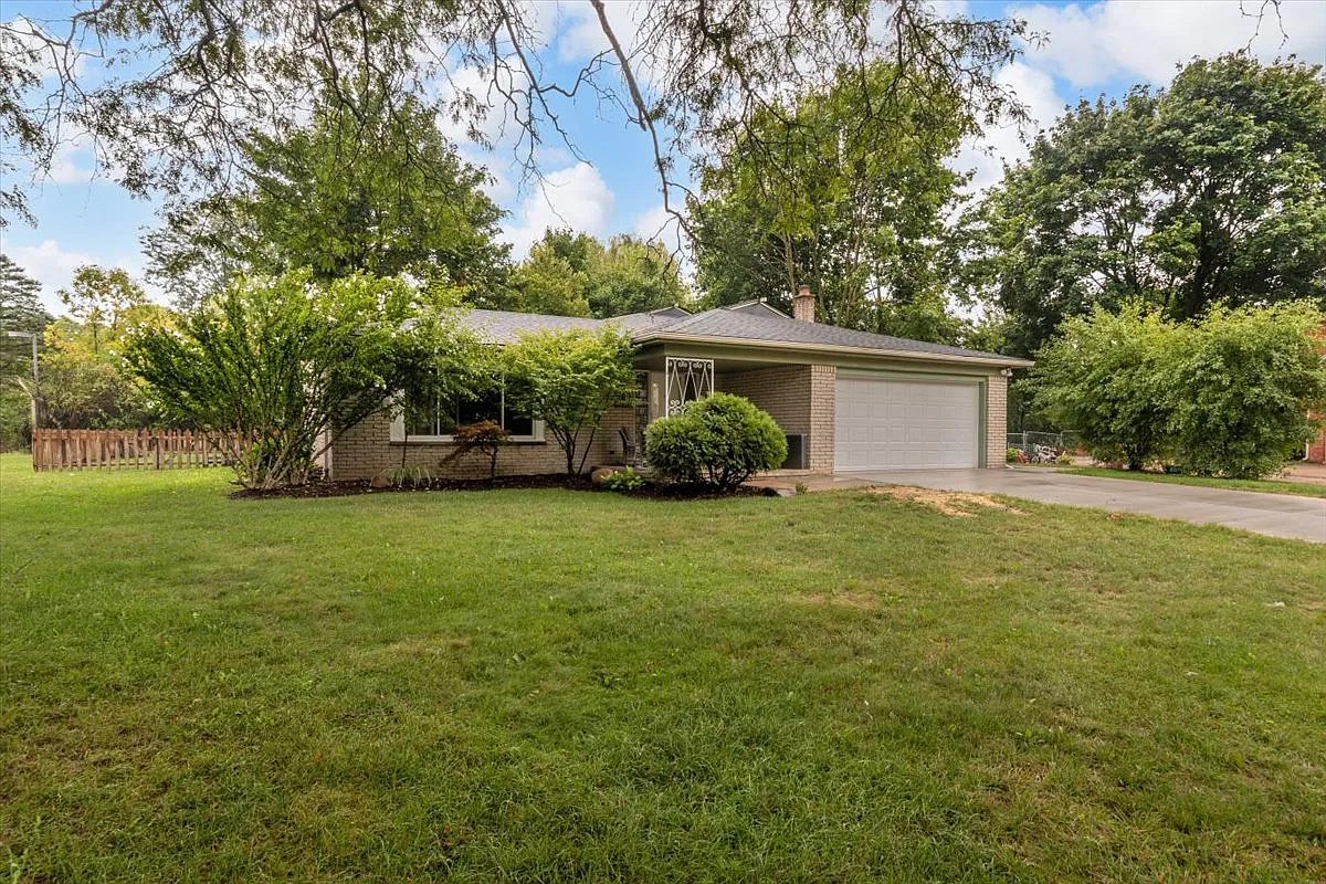 4 bed, 2.5 bath, 2990 sqft, $3,300 — Photo 3