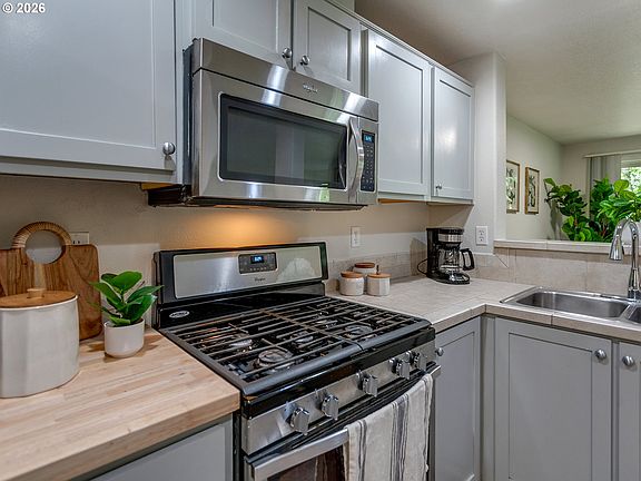 2nd image of 10769 SW Canterbury Ln Suite 102