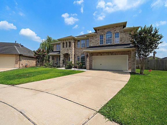 3rd image of 815 Arlington Ln