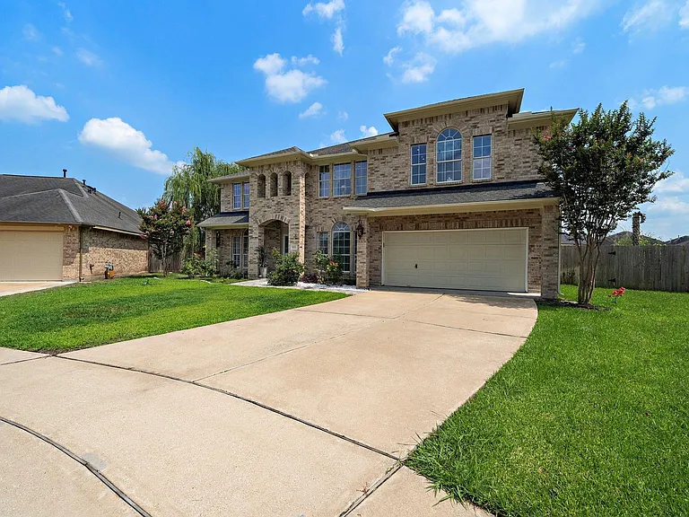 815 Arlington Ln — Photo 3