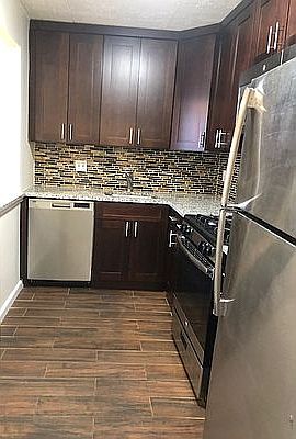 2nd image of 2358 Steinway St #2R
