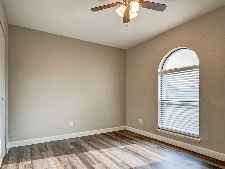 7813 Evening Star Dr — Photo 16