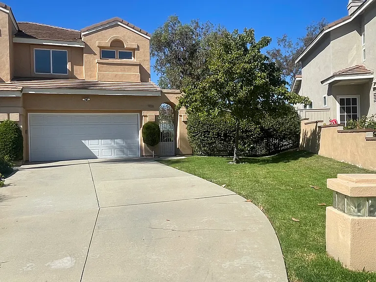 906 S Flintridge Way — Photo 1