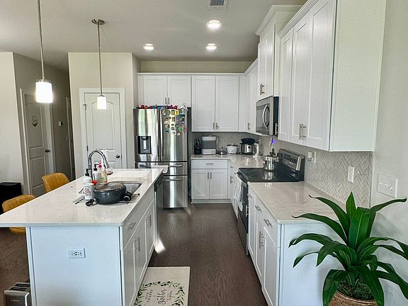 3rd image of 269 Netherlands Blvd