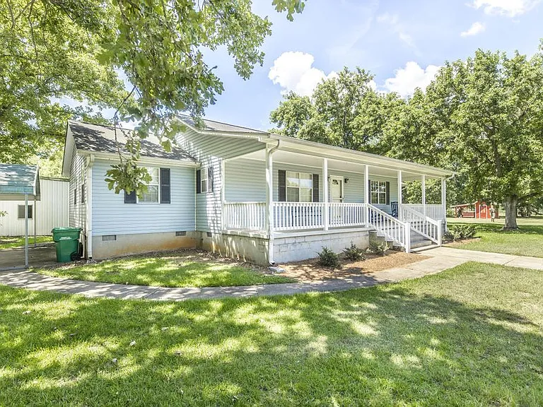 236 Blue Meadow Cir — Photo 2