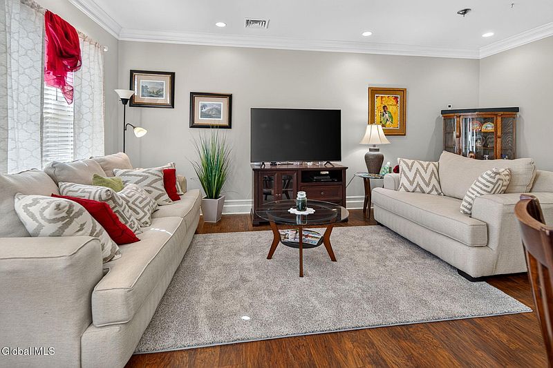 5th image of 73 Saratoga Road APT 13