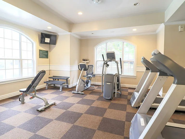 The Grove at Pleasant Valley Apartment Homes — Photo 24