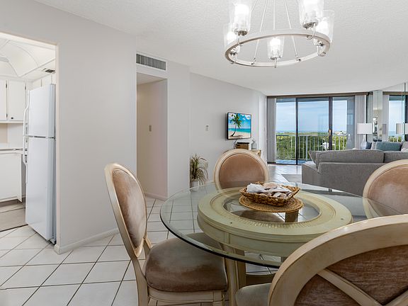 3rd image of 440 Seaview Ct APT 708