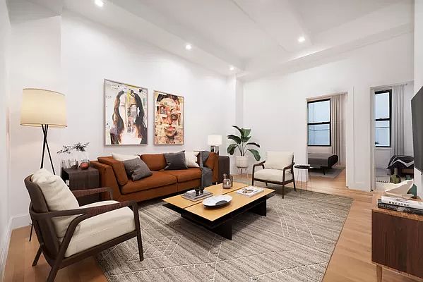 1st image of 20 E 42nd St APT 6R