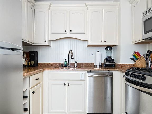 3rd image of 7 E 14th St APT 530